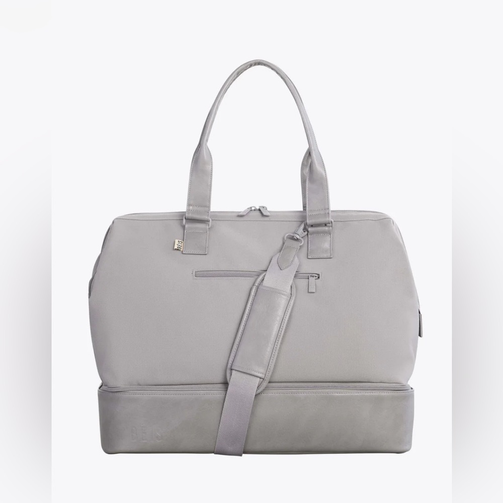 Beis Weekender bag. Great size. Only used a few times, in great condition!